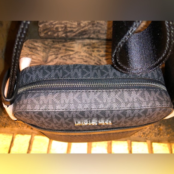 💥Moving to @the_bag_guy💥Micheal Kors - Medium Crossbody Leather Cooper - Picture 10 of 16